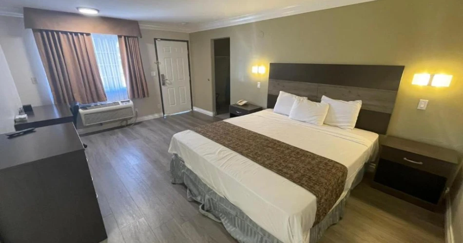 Budget-Friendly Stays: Best Cheap Hotels Near Knott's Berry Farm
