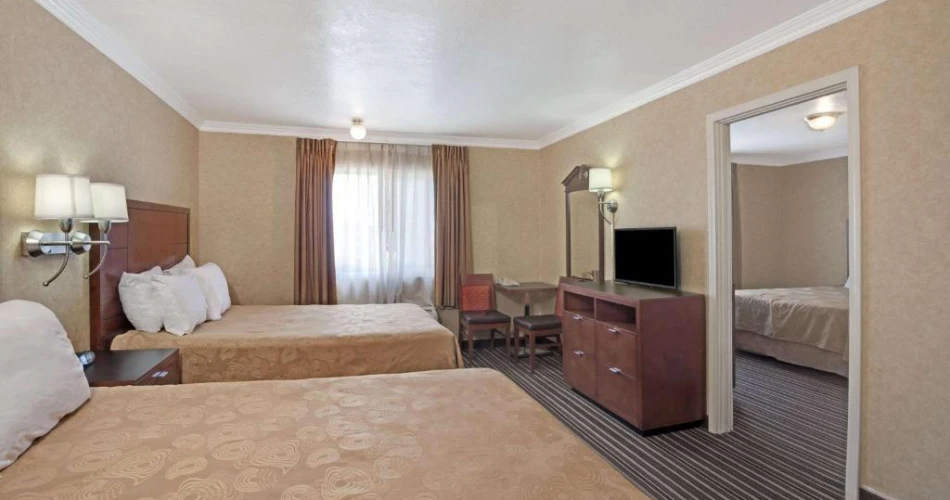 Budget-Friendly Stays: Best Cheap Hotels Near Knott's Berry Farm
