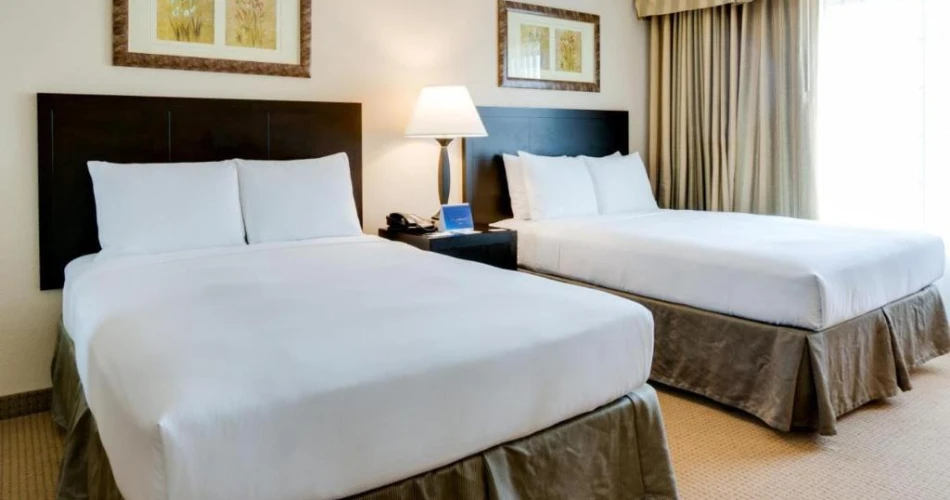 Top Family-Friendly Hotels Near Knott’s Berry Farm for a Fun & Comfortable Stay!

