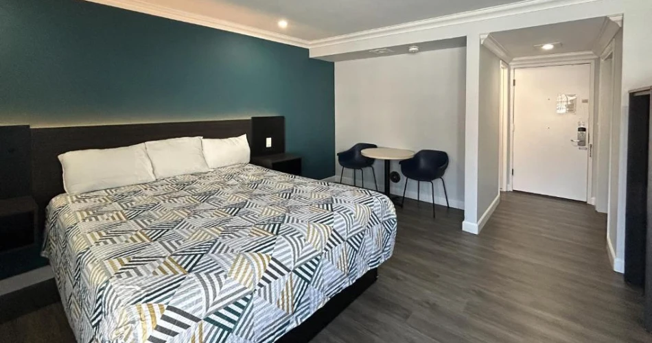Top Family-Friendly Hotels Near Knott’s Berry Farm for a Fun & Comfortable Stay!
