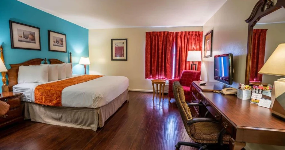 Top Family-Friendly Hotels Near Knott’s Berry Farm for a Fun & Comfortable Stay!
