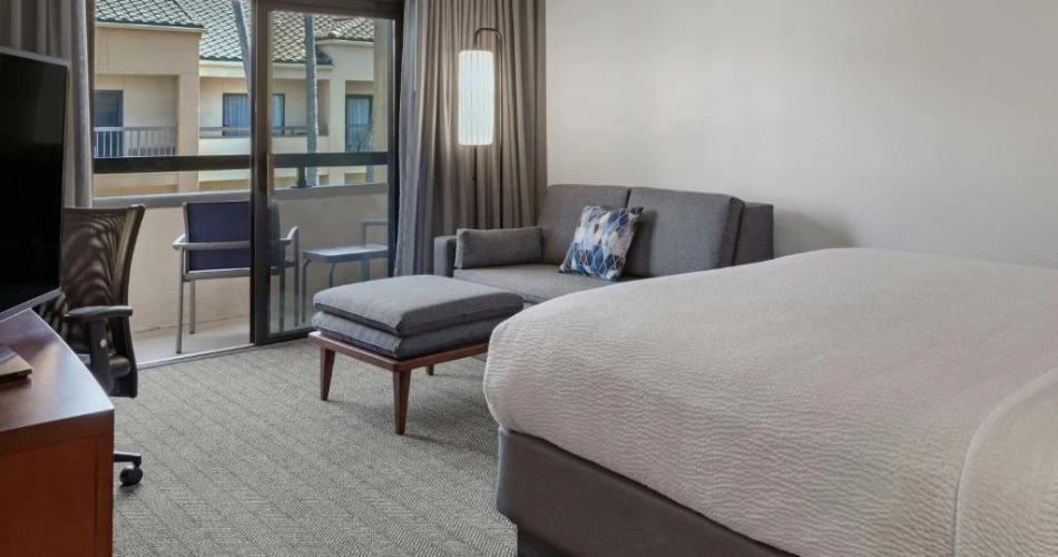 Find the Best Hotels Near Knott's Berry Farm for Your Perfect Stay
