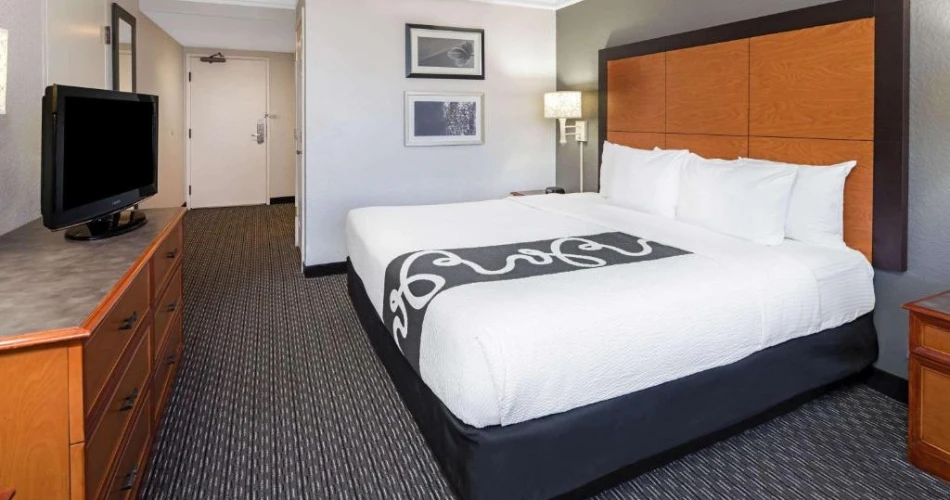 Find the Best Hotels Near Knott's Berry Farm for Your Perfect Stay
