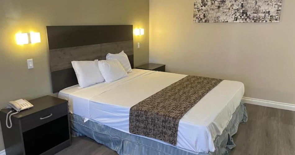 Save on Stays: Best Cheap Hotels Near Knott's Berry Farm, Buena Park
