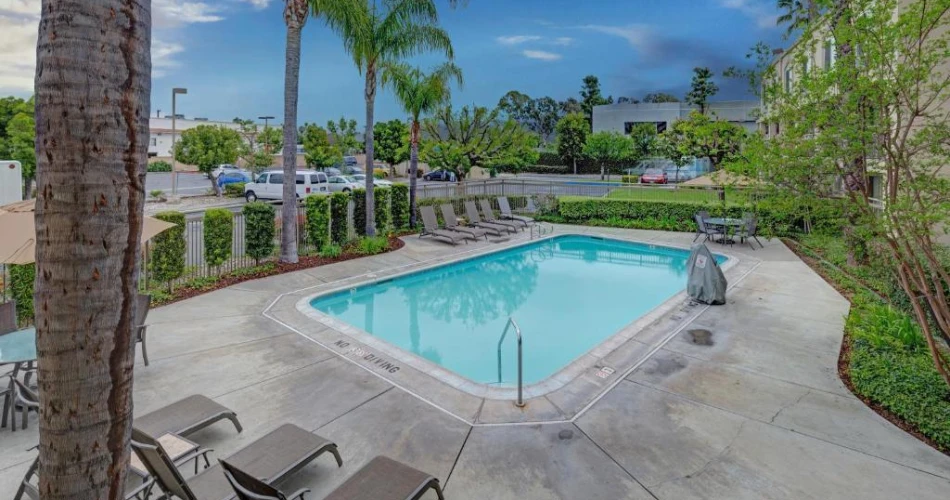 Save on Stays: Best Cheap Hotels Near Knott's Berry Farm, Buena Park
